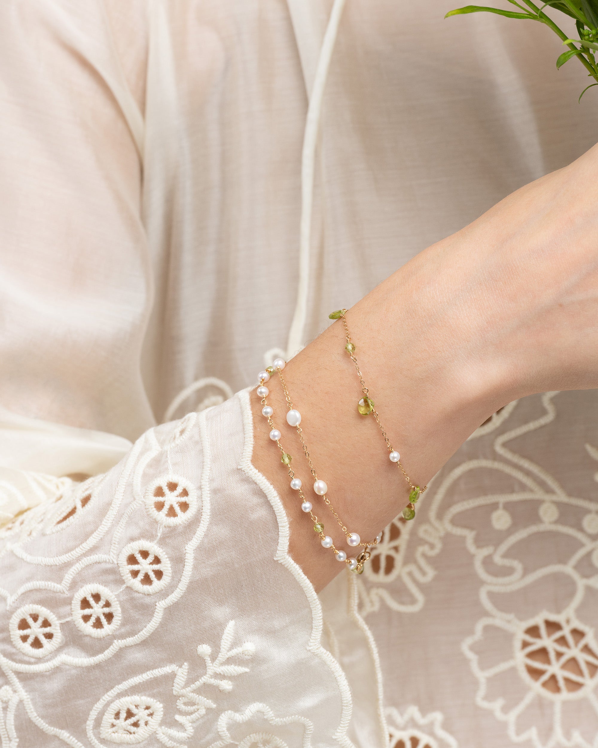 Lueur no. 5 | Pearl & Faceted Peridot Bracelet